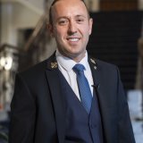 Le quotidien de Mathieu Terisse, assistant chef concierge à l'hòtel Fairmont Le Montreux Palace, peut être être plein d'imprévu, notamment pendant le Montreux Jazz Festival. KEYSTONE/CYRIL ZINGARO